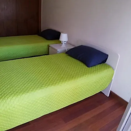 Room In Apartment - Quarto 4 Duplo Com Varanda - Centro Lisboa * ליסבון
