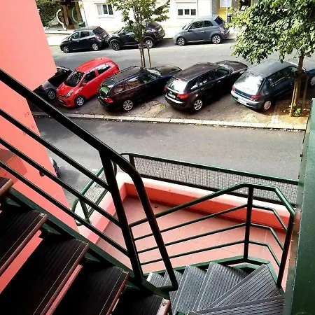 Room In Apartment - Quarto 4 Duplo Com Varanda - Centro Lisboa בית הארחה ליסבון