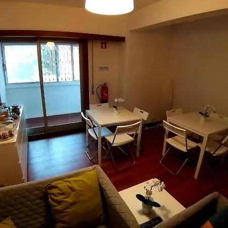 Room In Apartment - Quarto 4 Duplo Com Varanda - Centro Lisboa * ליסבון