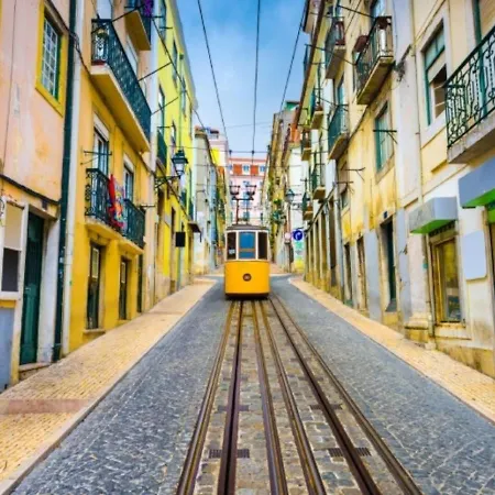 Room In Apartment - Quarto 4 Duplo Com Varanda - Centro Lisboa בית הארחה